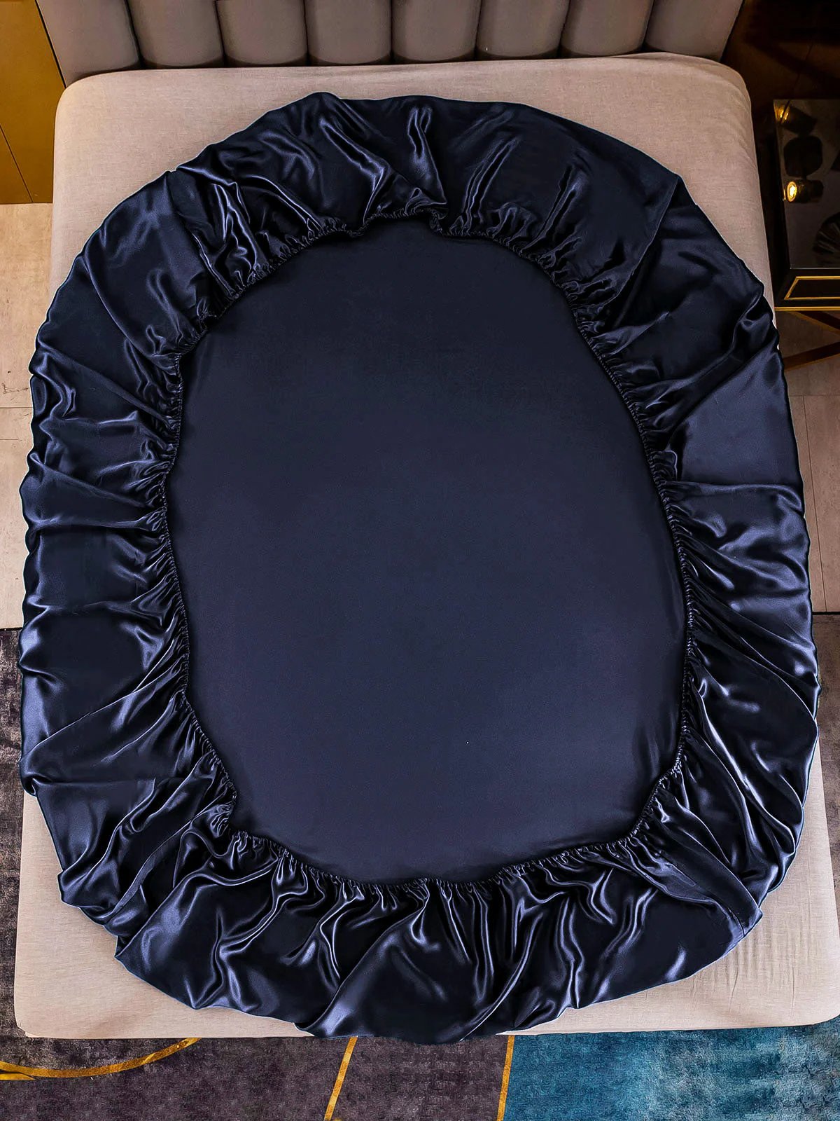 22Momme Mulberry Silk Seamless Fitted Sheet - Image 9